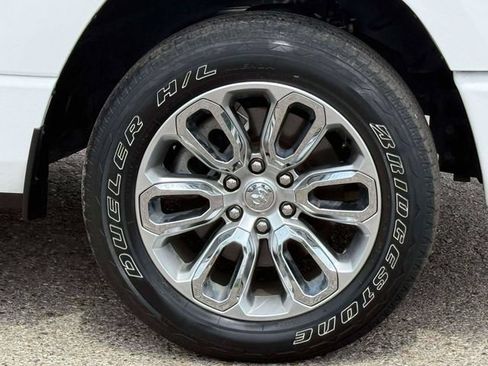Used 2023 RAM 1500 Laramie AWD/4WD image 9
