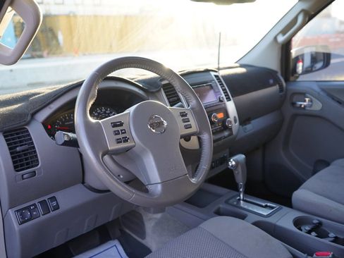 Used 2016 Nissan Frontier SV w/ SV Value Truck Package RWD image 9