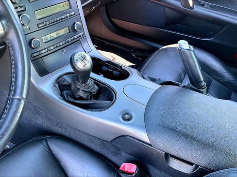 Used 2007 Chevrolet Corvette Coupe w/ Performance Package RWD image 11
