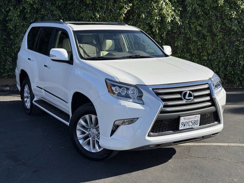 Used 2019 Lexus GX 460 Premium w/ Premium Package image 2