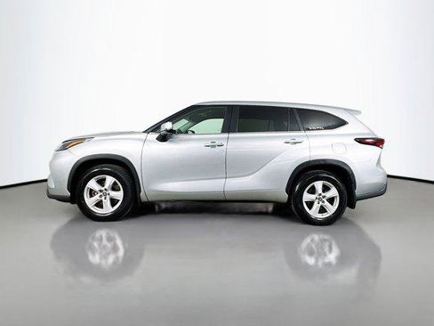 Certified 2024 Toyota Highlander LE AWD/4WD image 4