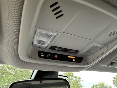 Used 2016 Chevrolet Volt Premier w/ Driver Confidence Package image 18