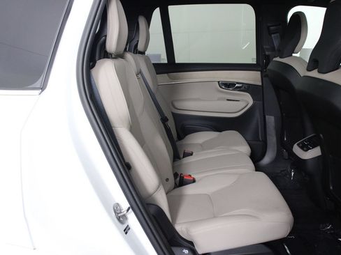 Certified 2026 Volvo XC90 B5 Core AWD/4WD image 30