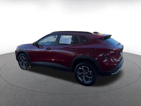 Used 2025 Chevrolet Trax LT w/ LT Convenience Package image 10