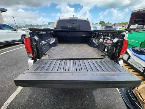 Used 2017 Toyota Tacoma TRD Sport AWD/4WD image 23