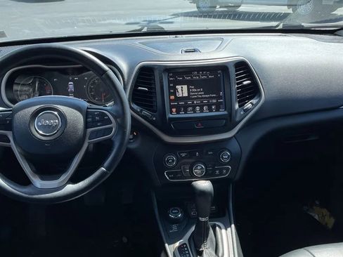 Used 2017 Jeep Cherokee Limited AWD/4WD image 4
