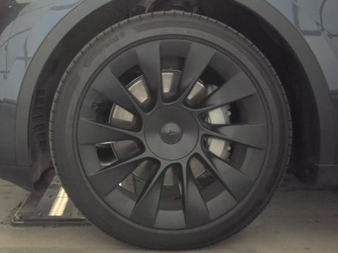 Used 2025 Tesla Model Y Long Range AWD/4WD image 10