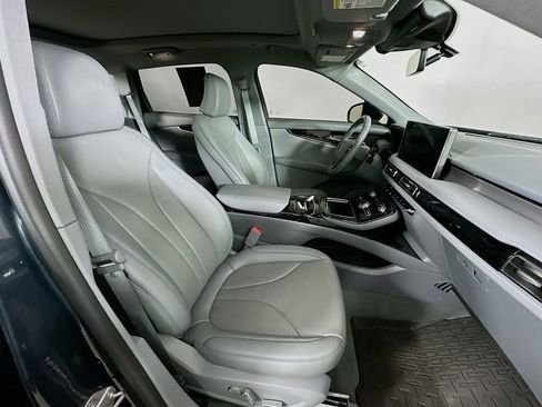 Used 2023 Lincoln Nautilus Reserve AWD/4WD image 37