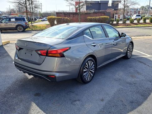 Used 2024 Nissan Altima 2.5 SV image 6