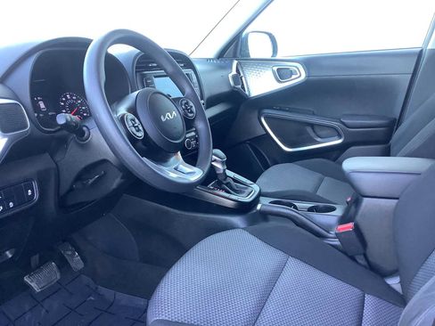 Used 2022 Kia Soul LX w/ Technology Package FWD image 3