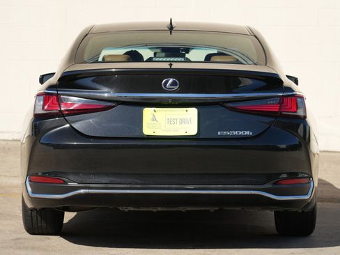 Used 2020 Lexus ES 300h FWD image 10