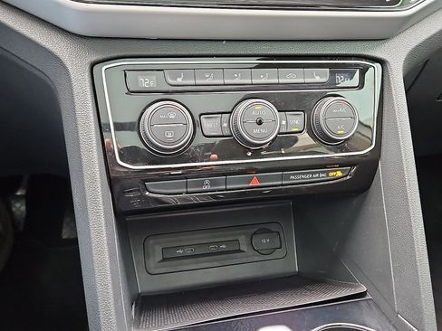 Used 2022 Volkswagen Atlas SE w/ Panoramic Sunroof Package image 16