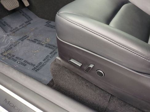 Used 2021 Tesla Model Y Long Range image 16