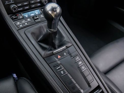 Certified 2021 Porsche 718 Cayman image 19