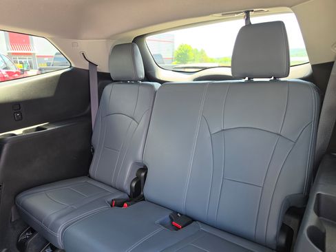 Used 2021 Buick Enclave Essence AWD/4WD image 14