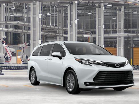 New 2026 Toyota Sienna XLE AWD/4WD image 15