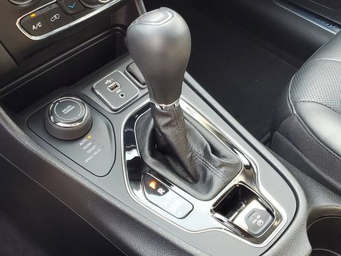 Used 2020 Jeep Cherokee Limited AWD/4WD image 18