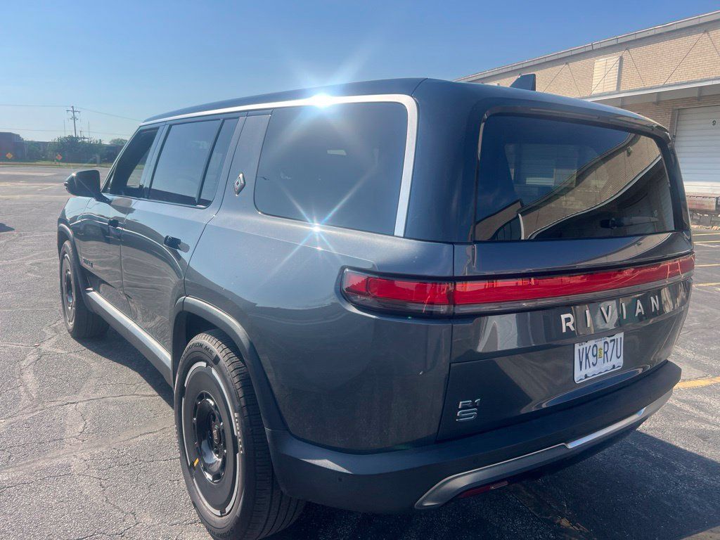 Used 2025 Rivian R1S Adventure Dual AWD/4WD image 6