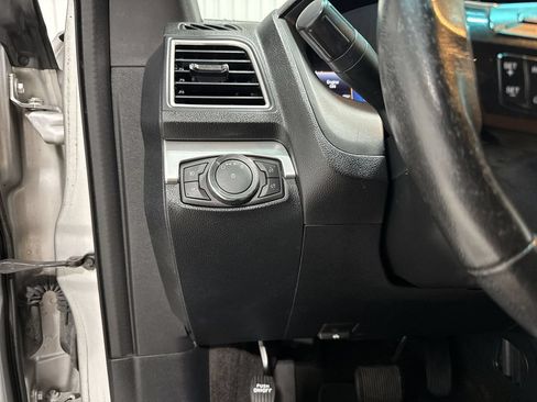 Used 2016 Ford Explorer XLT w/ Equipment Group 201A FWD image 18