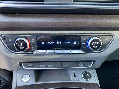 Used 2022 Audi Q5 2.0T Premium w/ Convenience Package AWD/4WD image 21