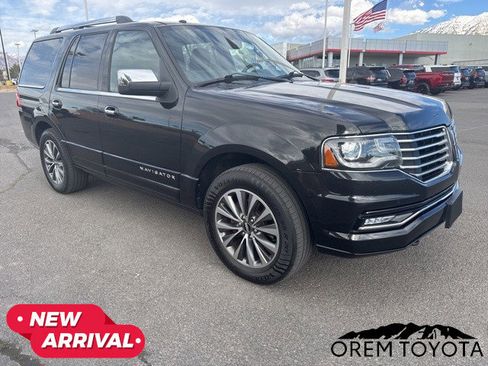 Used 2015 Lincoln Navigator image 1