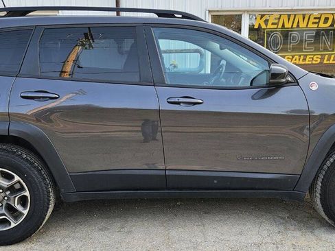 Used 2022 Jeep Cherokee Trailhawk w/ Technology Group B AWD/4WD image 4