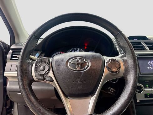Used 2012 Toyota Camry SE w/ Leather Pkg FWD image 9