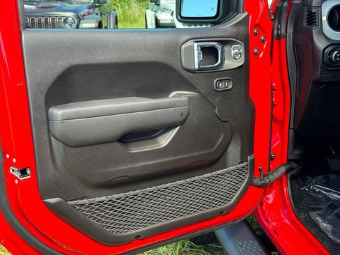 New 2025 Jeep Gladiator Sport image 16