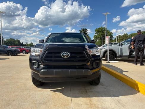 Used 2020 Toyota Tacoma SR AWD/4WD image 2