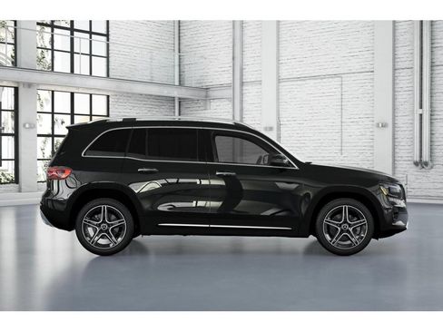 Used 2026 Mercedes-Benz GLB 250 4MATIC image 2