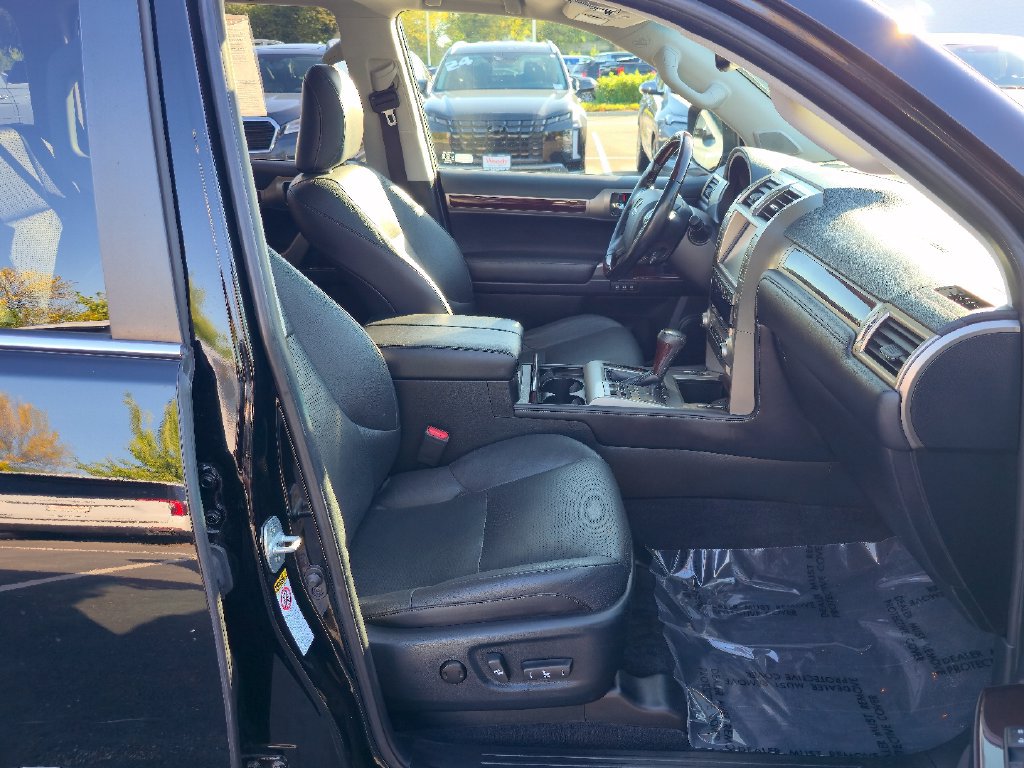 Used 2018 Lexus GX 460 Premium w/ Premium Package AWD/4WD image 28