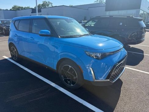 Used 2024 Kia Soul EX FWD image 2