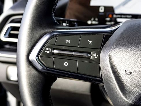 Used 2026 Chevrolet Traverse LT image 16