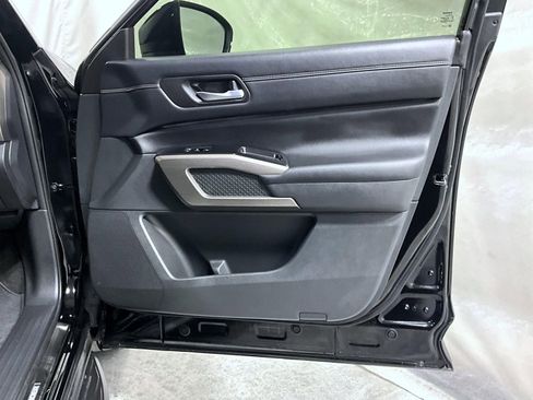 Used 2023 Nissan Pathfinder Platinum image 16