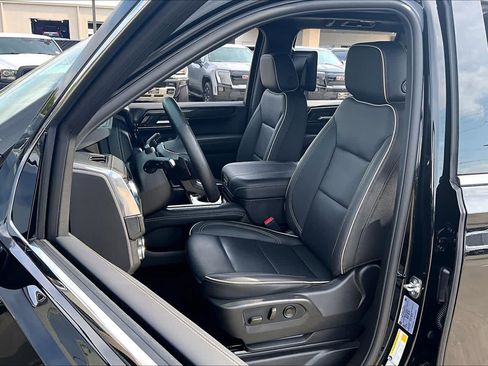 Used 2026 GMC Yukon XL Elevation w/ Elevation Premium Package RWD image 8