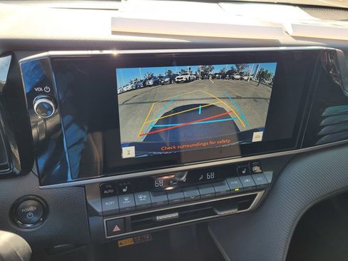 Used 2025 Toyota Camry SE FWD image 15