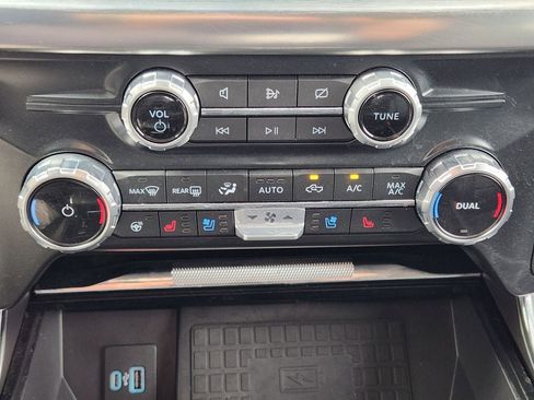 Used 2022 Ford F150 Lariat w/ Equipment Group 502A High image 18