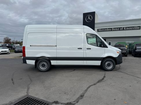 Used 2025 Mercedes-Benz Sprinter 2500 image 3