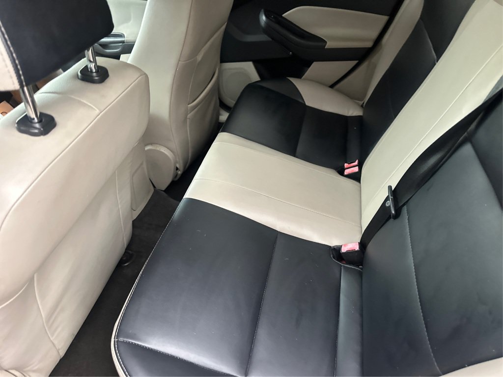Used 2012 Ford Focus SE FWD image 12
