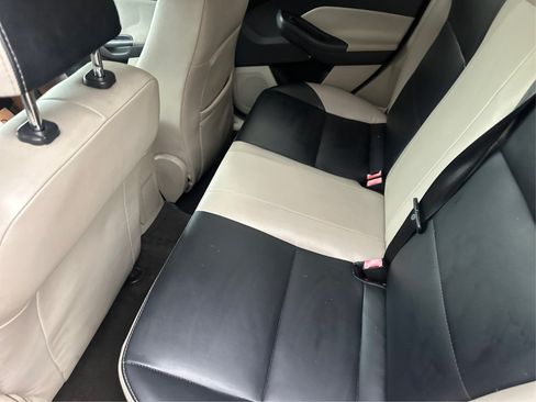 Used 2012 Ford Focus SE FWD image 12