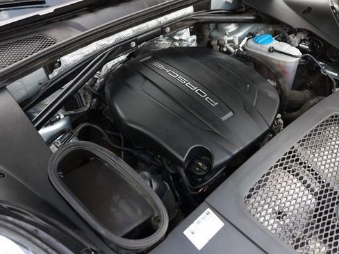 Used 2017 Porsche Macan AWD/4WD image 54