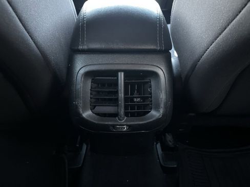 Used 2019 Jeep Cherokee Latitude w/ Popular Appearance Group image 24