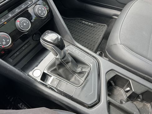 Certified 2023 Volkswagen Taos SE w/ Panoramic Sunroof Package FWD image 23