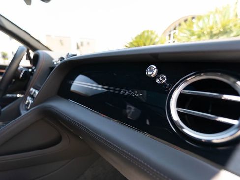 Used 2023 Bentley Bentayga Extended Wheelbase AWD/4WD image 32