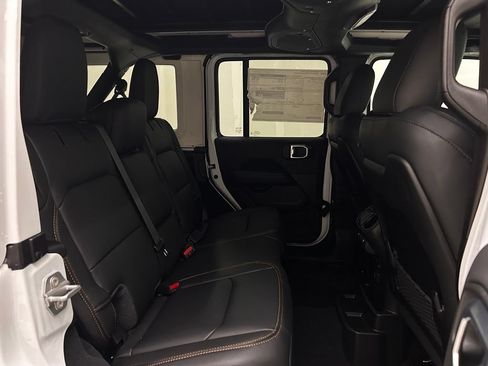 New 2026 Jeep Wrangler Unlimited Sahara AWD/4WD image 15