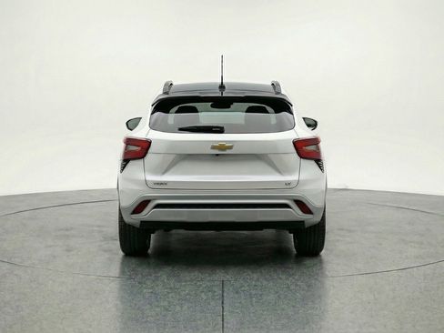 Used 2025 Chevrolet Trax LT w/ LT Convenience Package image 6