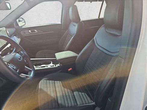 Used 2025 Ford Explorer ST-Line w/ Premium Package image 16