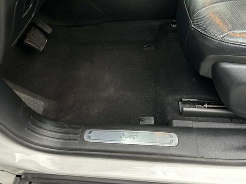 Used 2019 Jeep Cherokee Limited image 16