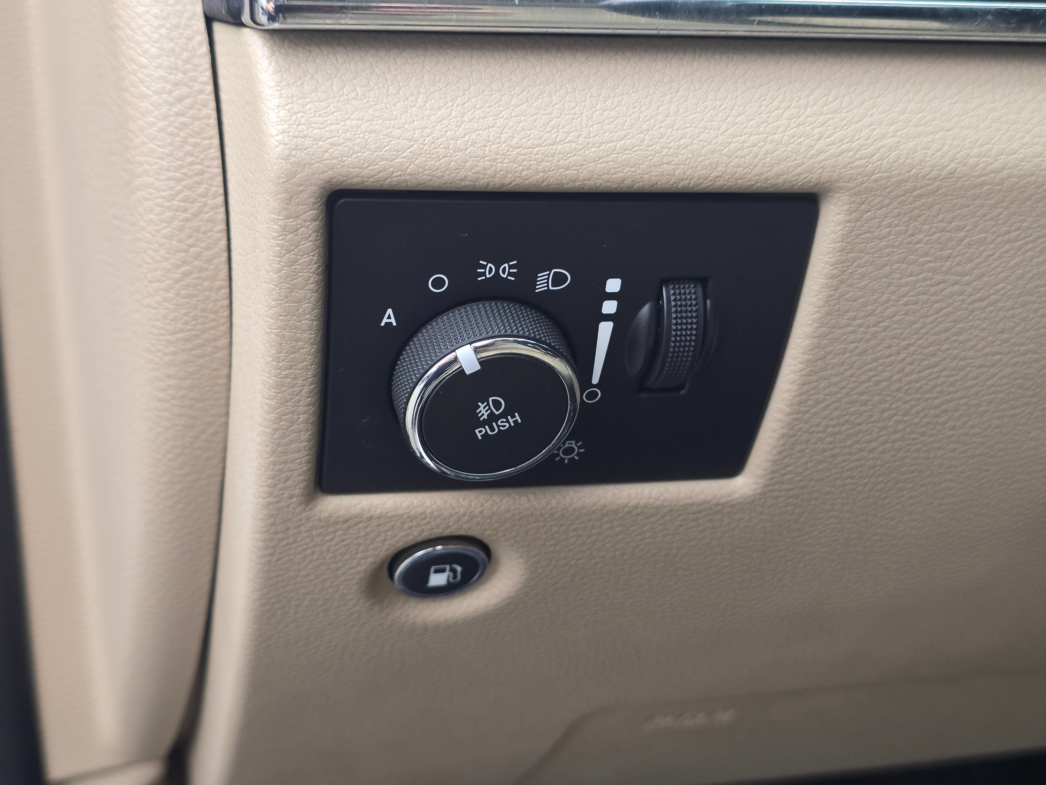 Used 2017 Jeep Grand Cherokee Limited AWD/4WD image 26