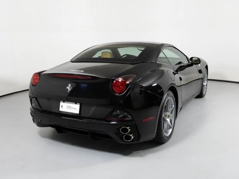 Used 2011 Ferrari California image 17